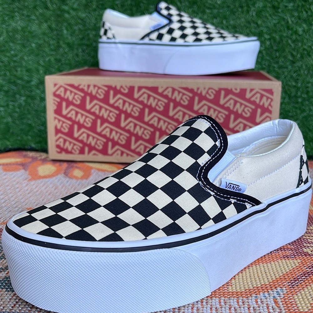 Vans WMNS Classic Slip-On Stackf
Checkerboard Black/Classi
VN0A7Q5RTYQ
Platforms - Picture 14 of 16